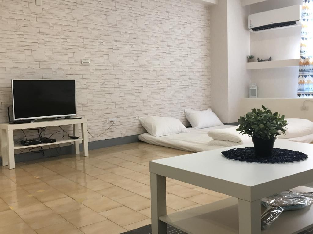 Walk Around.Tainan Apartment Bagian luar foto