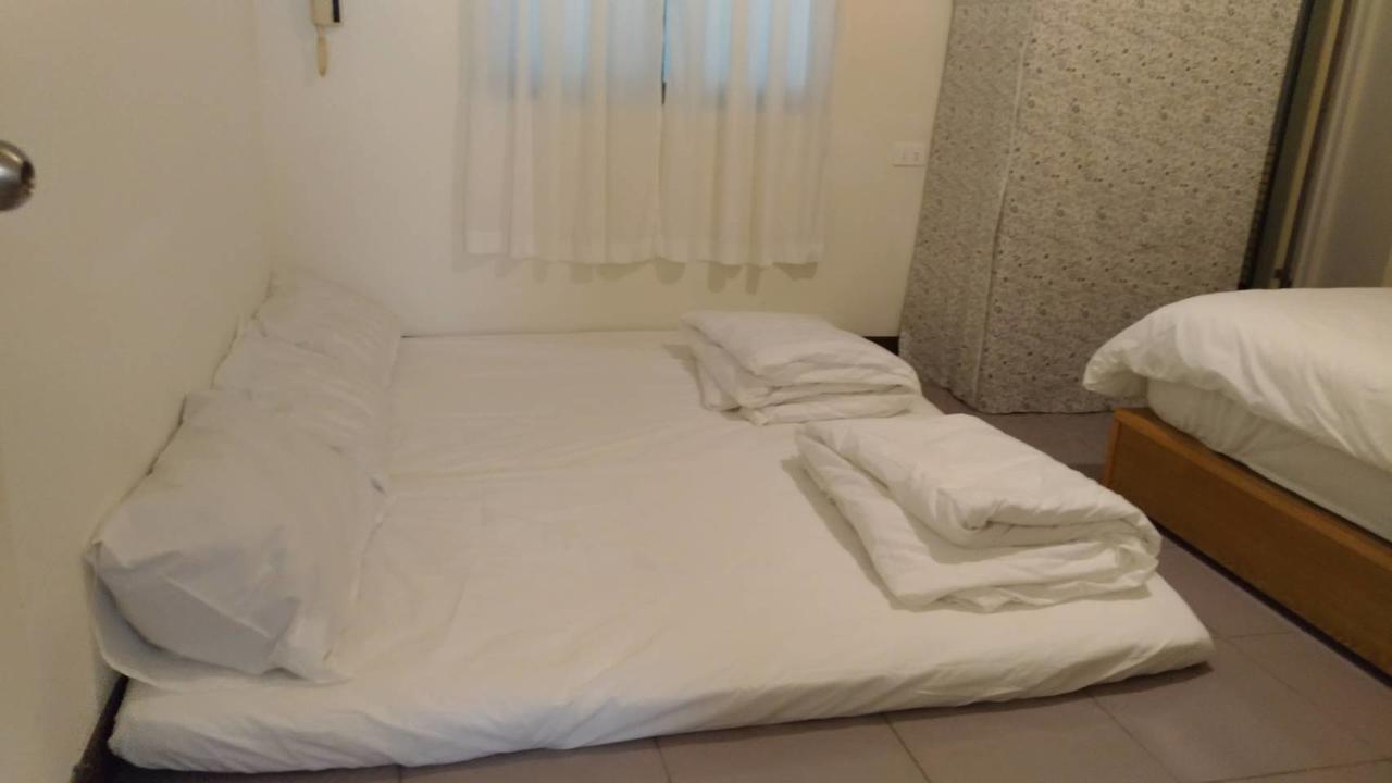 Walk Around.Tainan Apartment Bagian luar foto