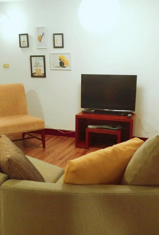Walk Around.Tainan Apartment Bagian luar foto