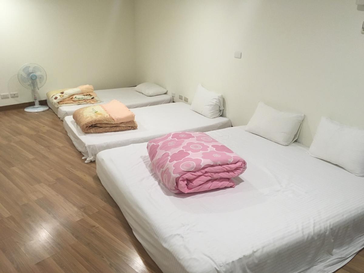 Walk Around.Tainan Apartment Bagian luar foto