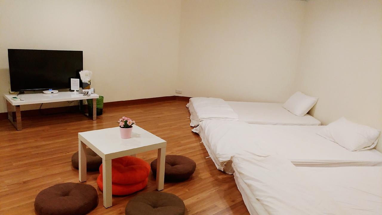 Walk Around.Tainan Apartment Bagian luar foto