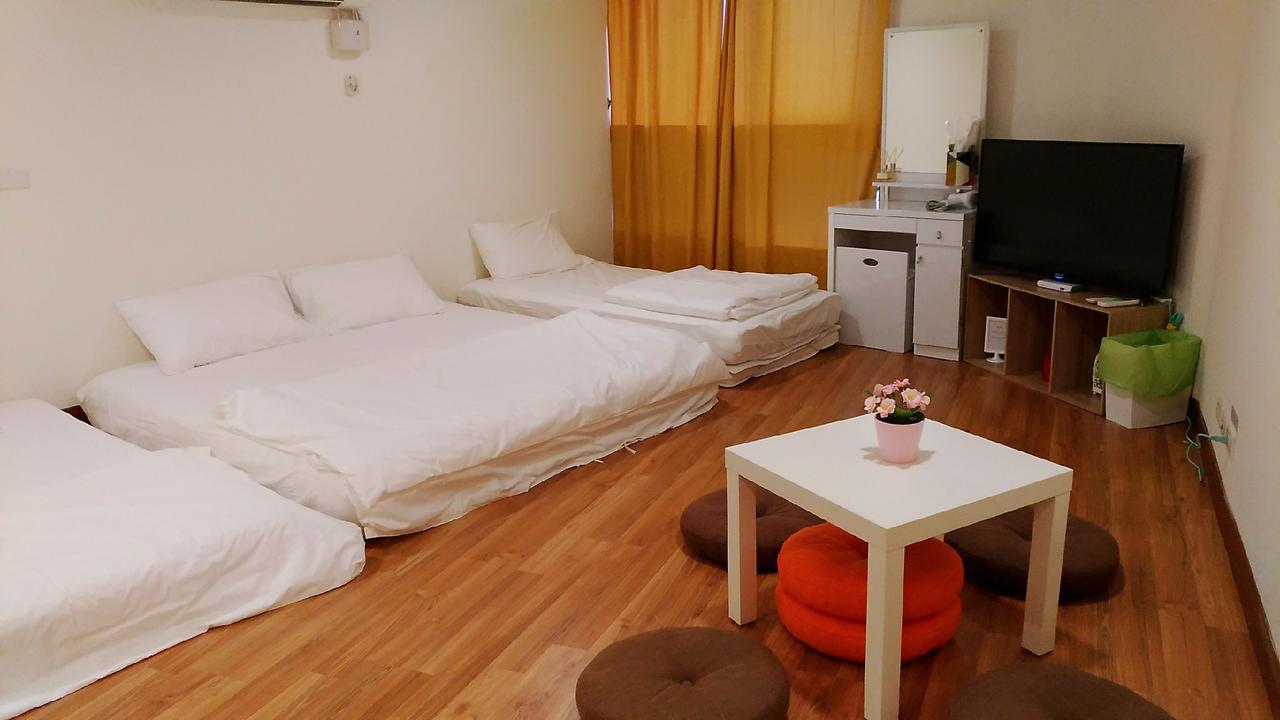 Walk Around.Tainan Apartment Bagian luar foto